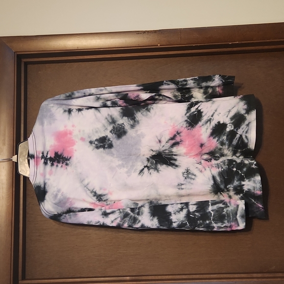 💥VS PINK LONG SLEEVE TEE💥 - Picture 2 of 6